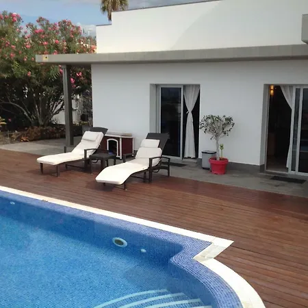 Petit Paradis - A Little Bit Of Heaven Callao Salvaje